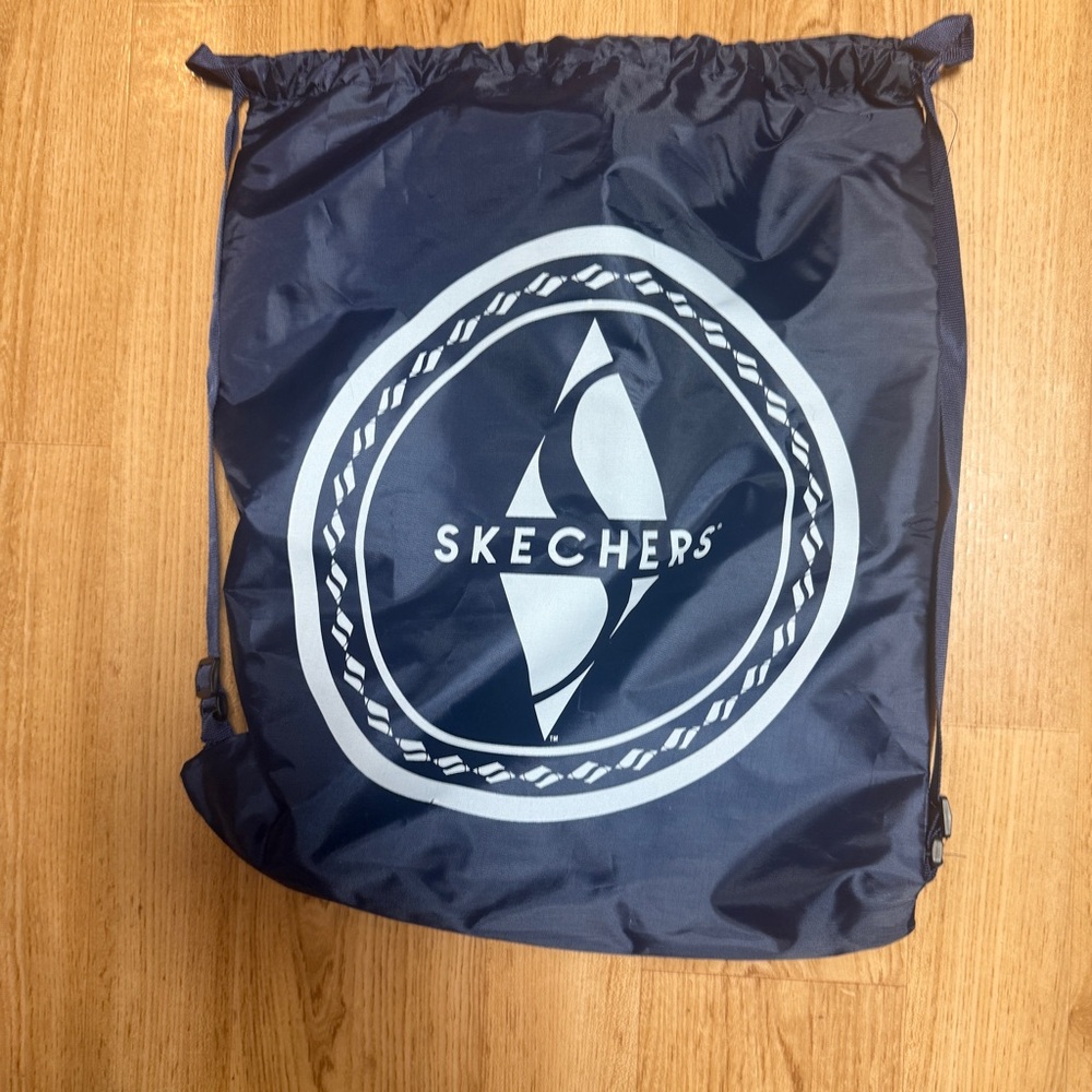 NWOT SKECHERS NAVY ADJUSTABLE DRAWSTRING BACKPACK
